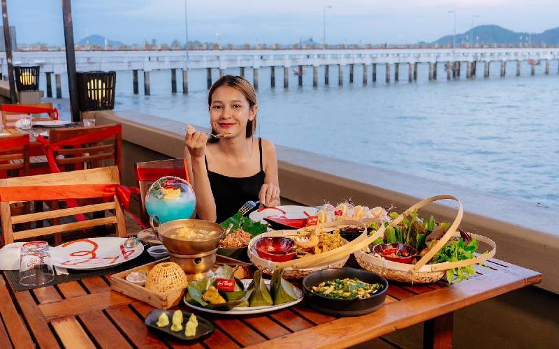 Dining on the pier